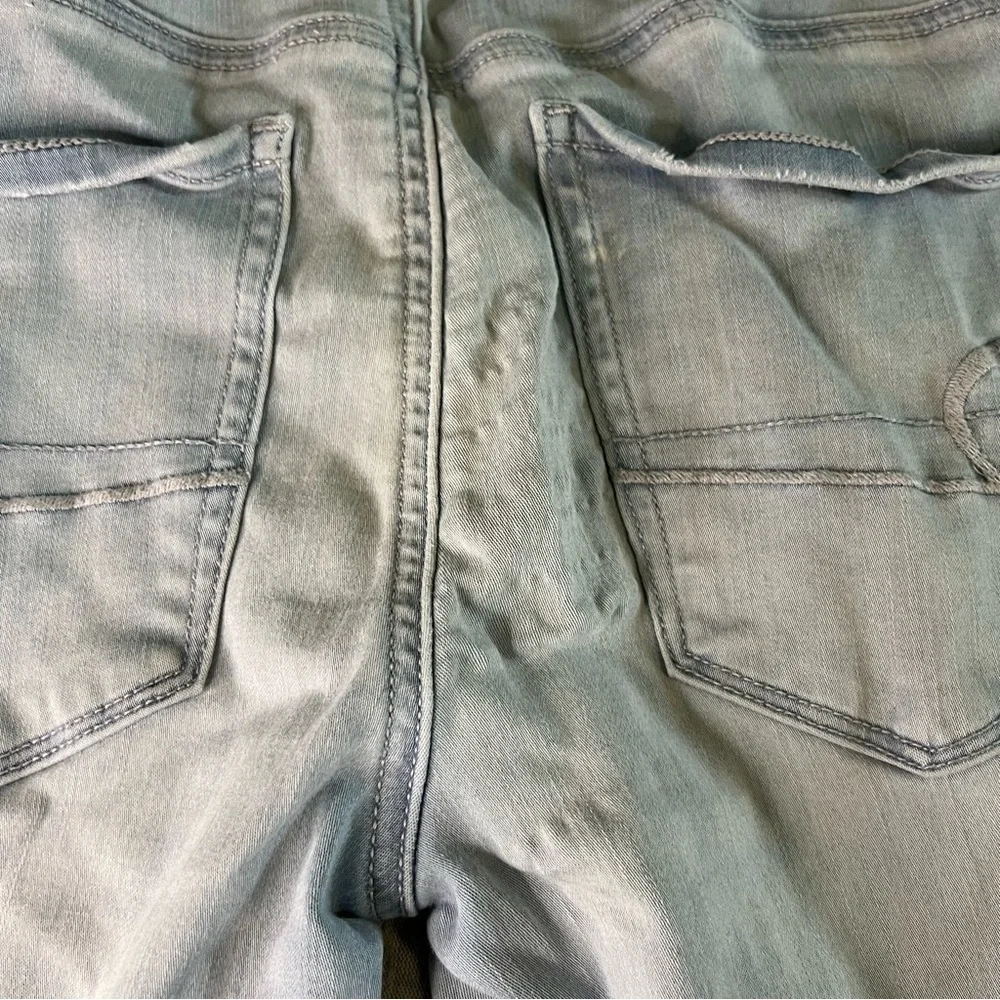 American Eagle Outfitters Light Wash Skinny Jeans Distressed